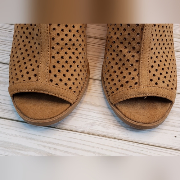 Qupid Tan Chunky-Heeled Open-toed Booties size 8.5 (sy203) - Picture 4 of 10